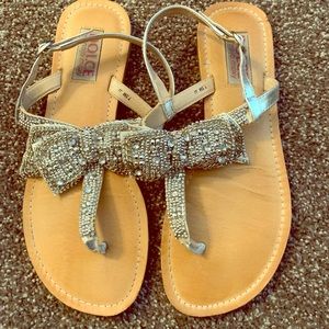 Rhinestone bow flat sandals 💙
